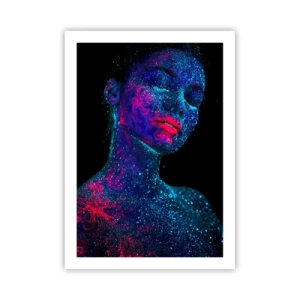 Póster - Una mujer cubierta de polen fluorescente bajo luz ultravioleta. - 50x70cm - En polvo de estrellas - Decoración de pared moderna para salón y dormitorio ARTTOR