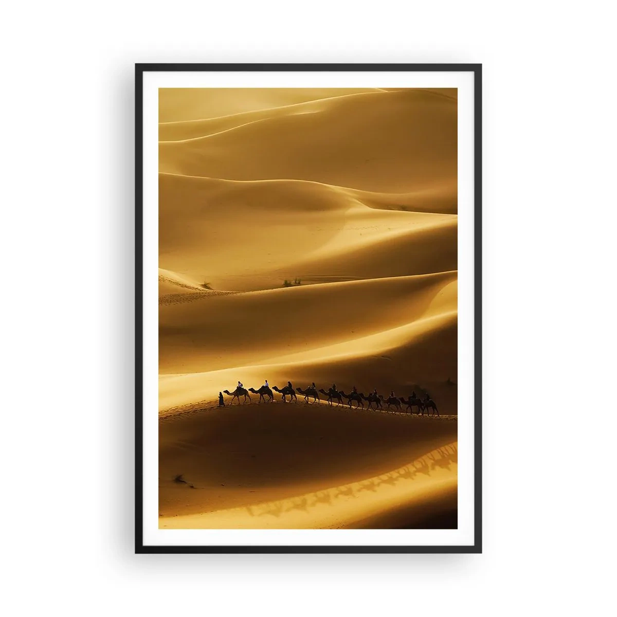 Póster en marco negro - Caravana sobre las olas del desierto - 70x100 cm