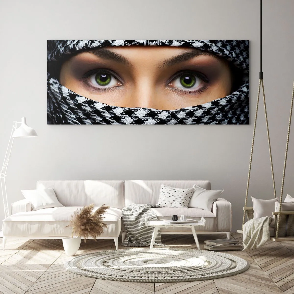 Cuadro sobre vidrio - Impresiones sobre Vidrio - Los ojos verdes de una mujer están ocultos tras una tela estampada en blanco y negro. - 140x50cm - Hermosa mirada de ojos verdes - Decoración de pared moderna para salón y dormitorio ARTTOR