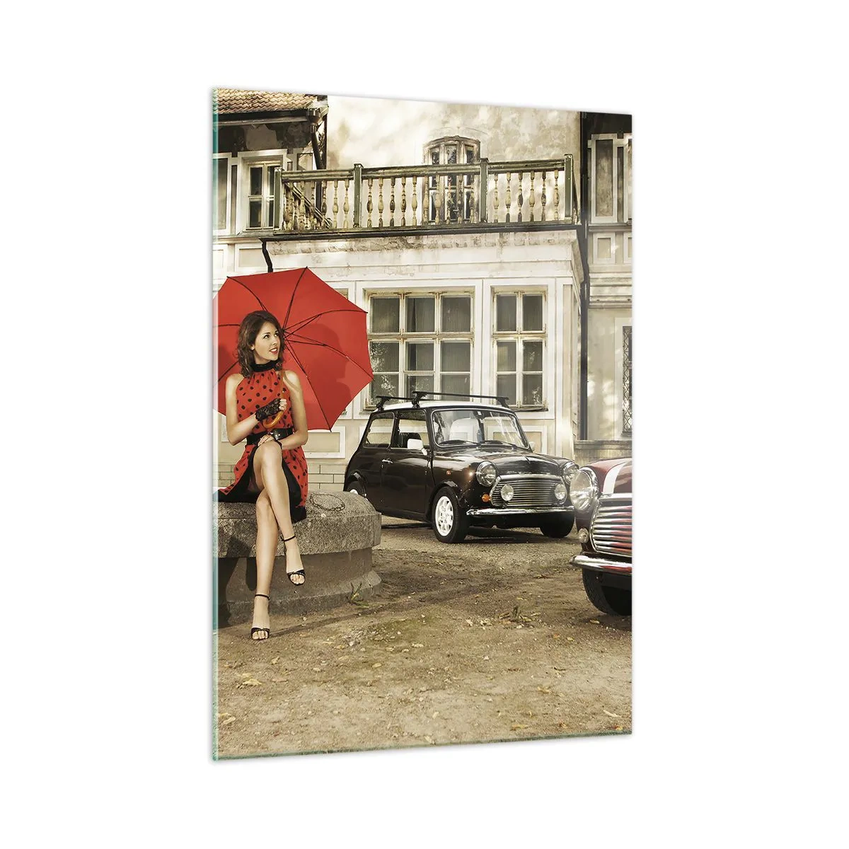 Cuadro sobre vidrio - Impresiones sobre Vidrio - Mujer con paraguas rojo y coches clásicos - 50x70cm - Un mini viaje sentimental - Decoración de pared moderna para salón y dormitorio ARTTOR