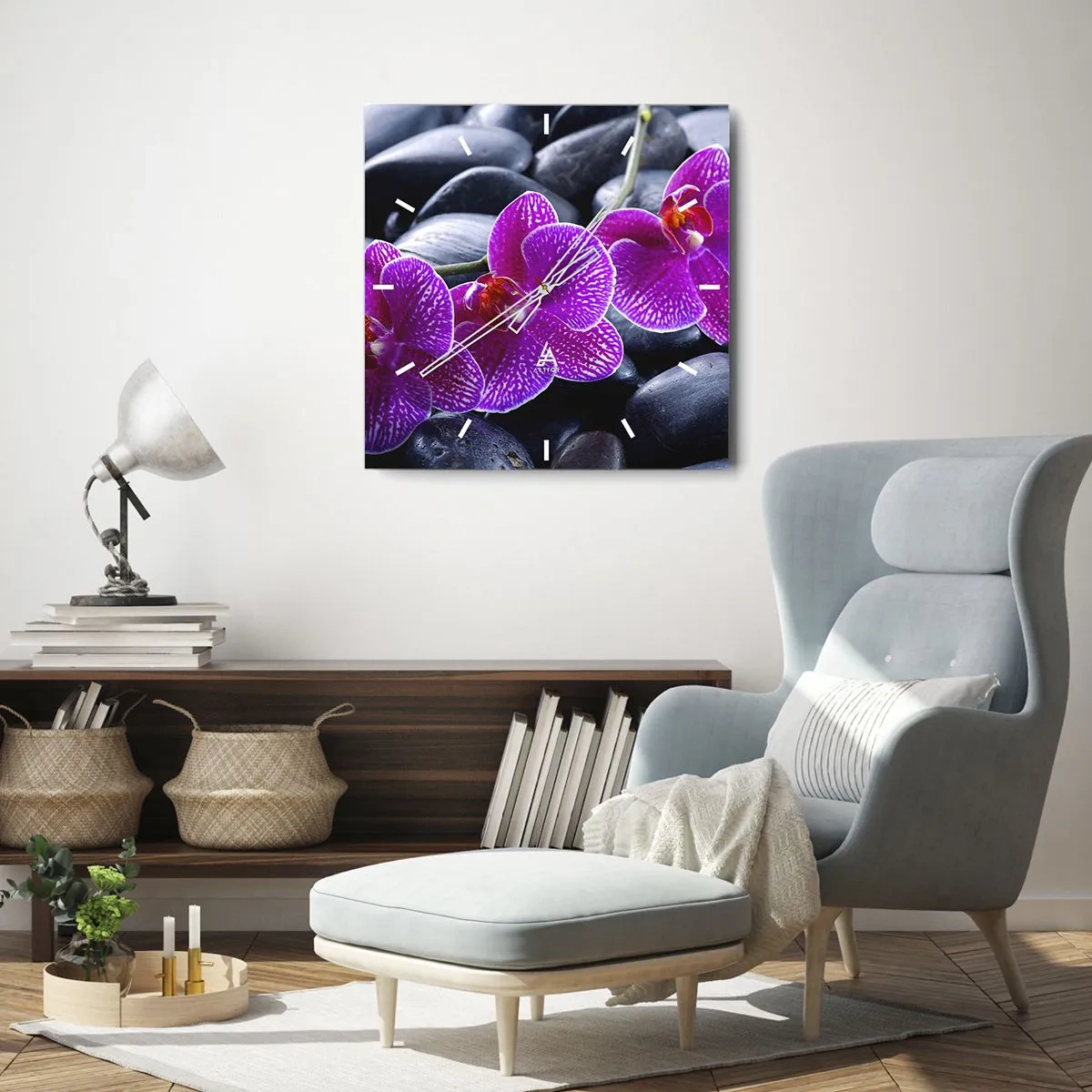 Reloj de pared - Reloj de vidrio - Orquídeas moradas sobre un fondo de piedras negras. - 30x30cm - Las piedras brillan con deleite - Decoración de pared moderna para salón y dormitorio ARTTOR