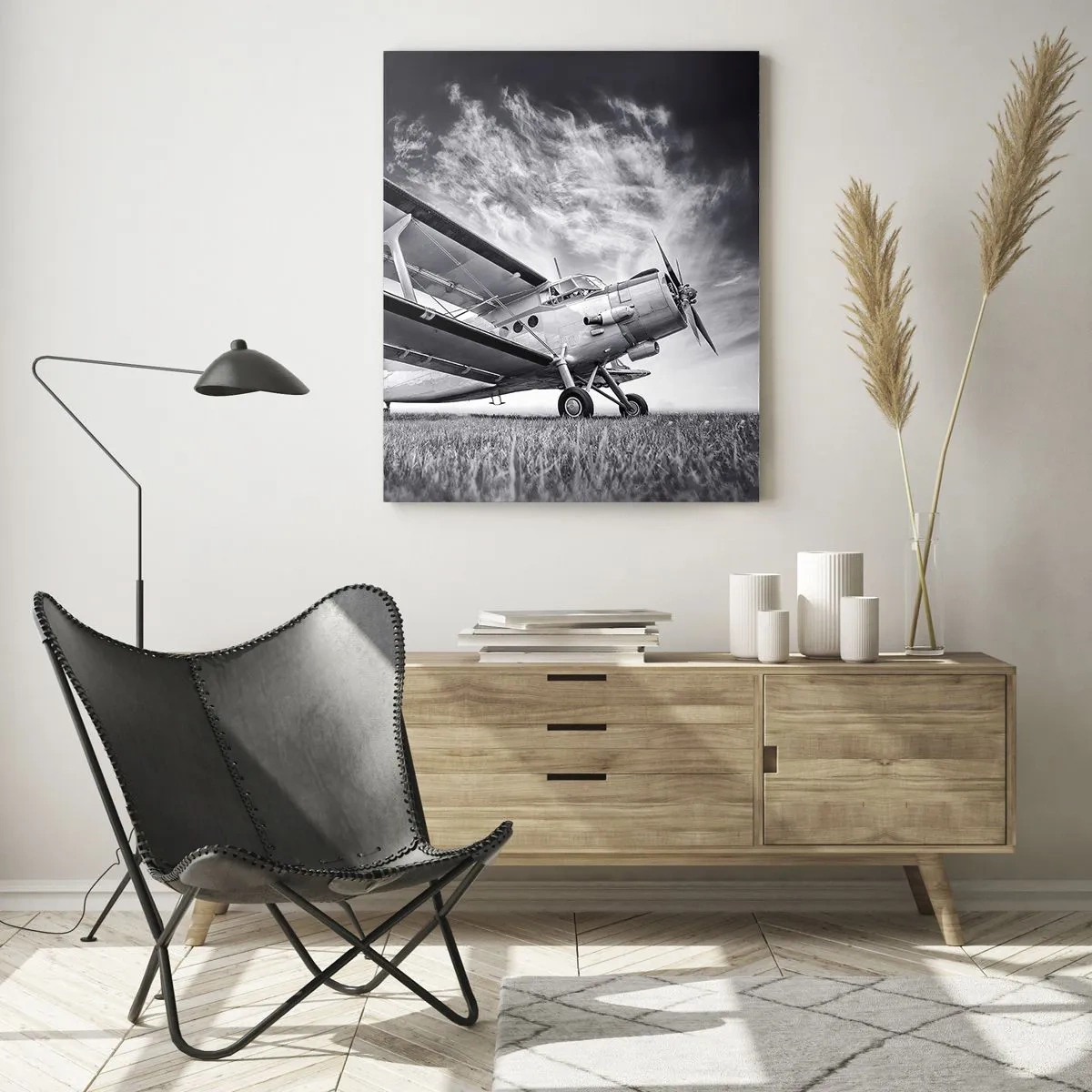 Cuadro sobre vidrio - Impresiones sobre Vidrio - Una fotografía en blanco y negro de un avión contra un cielo espectacular. - 50x70cm - El vagamundo alado - Decoración de pared moderna para salón y dormitorio ARTTOR