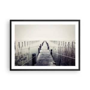 Póster en marco negro - Un puente de madera que conduce a un espacio brumoso. - 70x50cm - Sumergirse en la paz - Decoración de pared moderna para salón y dormitorio ARTTOR
