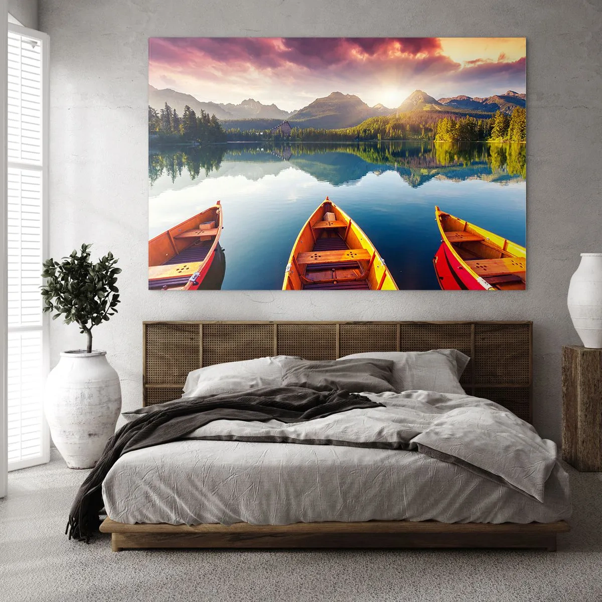 Cuadro sobre vidrio - Impresiones sobre Vidrio - Tres barcos de madera en un lago con vistas a las montañas al atardecer. - 120x80cm - Frente a la naturaleza - Decoración de pared moderna para salón y dormitorio ARTTOR