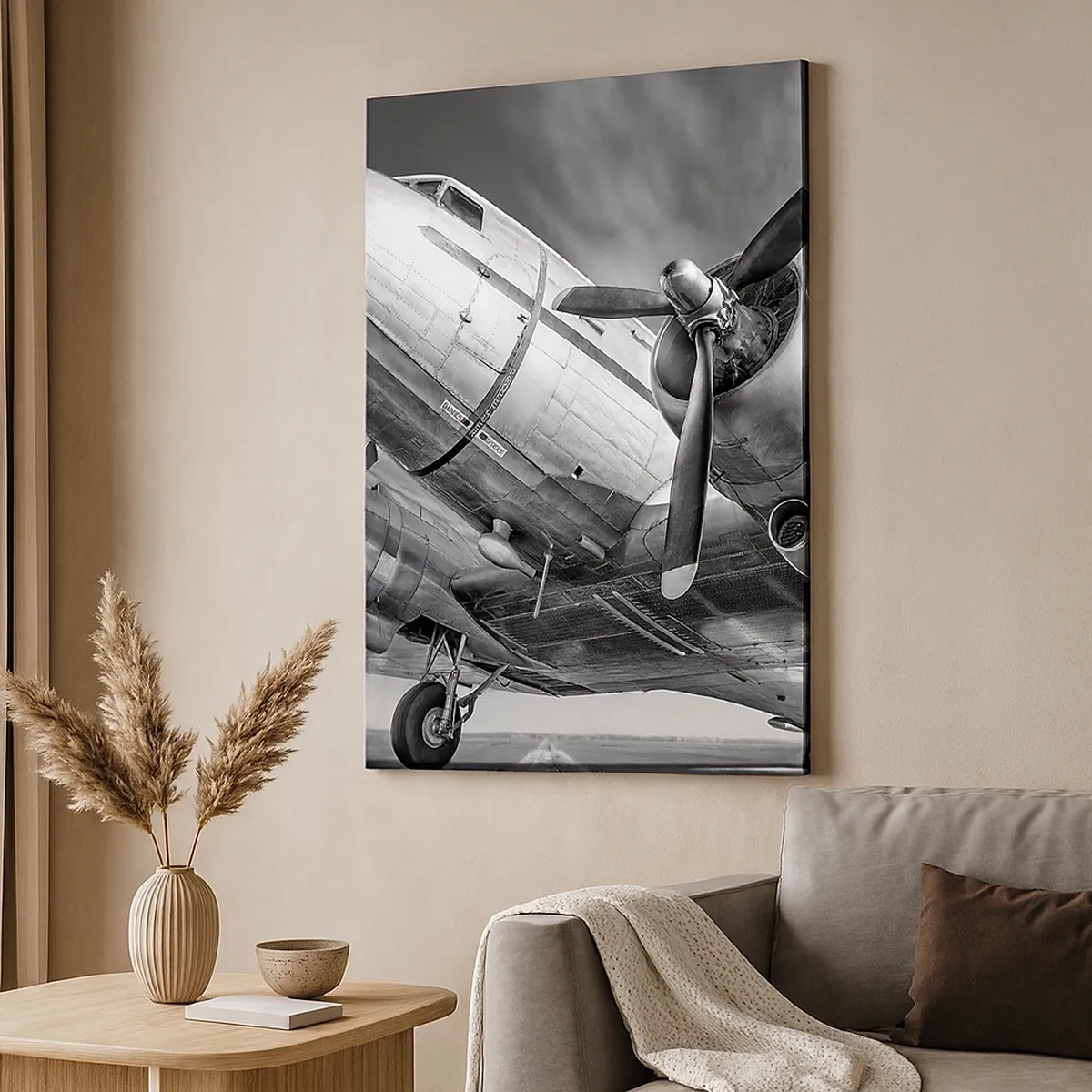Cuadro sobre lienzo - Impresión de Imagen - Una imagen en blanco y negro de un avión clásico con detalles estructurales visibles. - 50x70cm - Siempre listo para volar - Decoración de pared moderna para salón y dormitorio ARTTOR