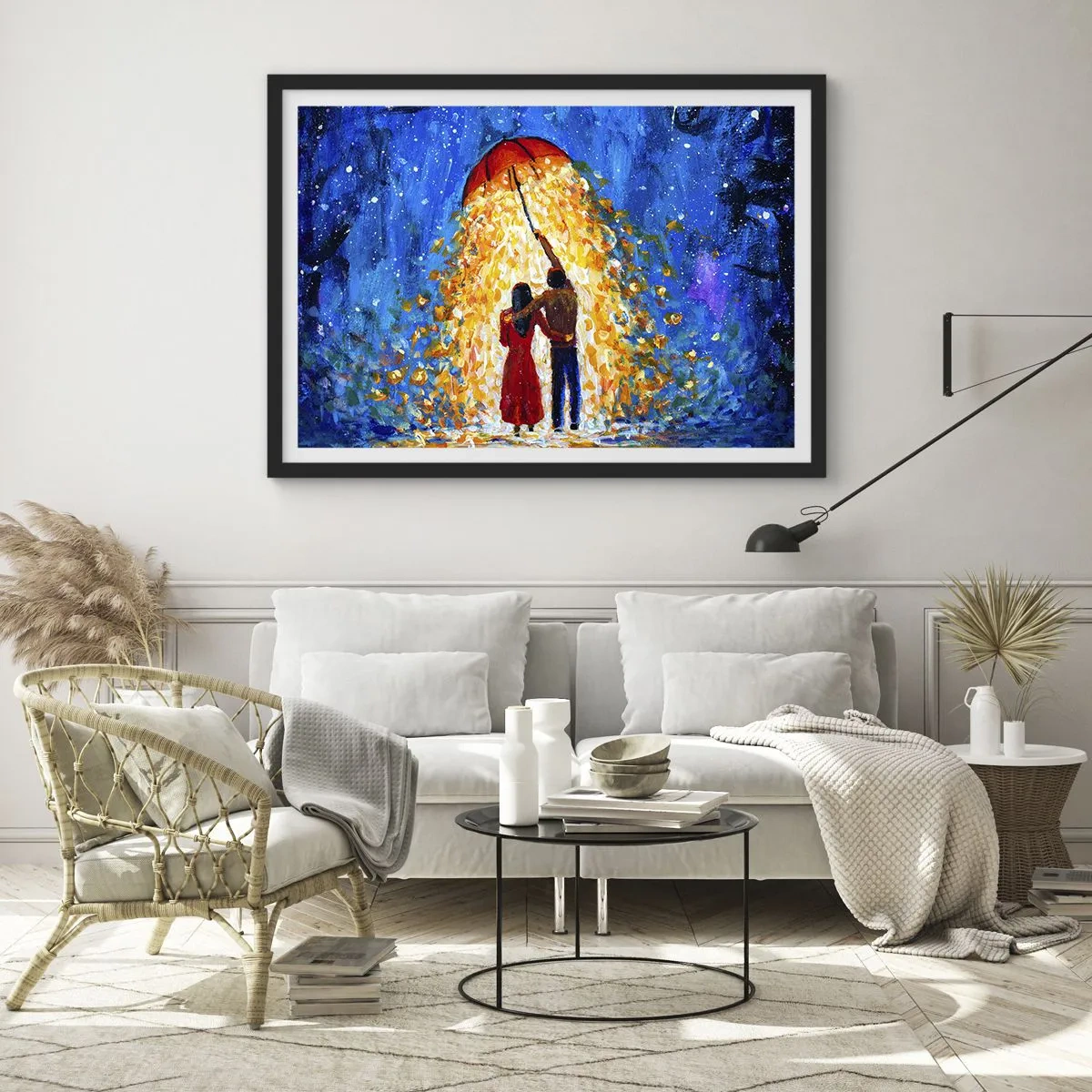 Póster en marco negro - Una pareja bajo un paraguas rojo bajo la lluvia luminosa. - 70x50cm - La magia de una tarde lluviosa - Decoración de pared moderna para salón y dormitorio ARTTOR