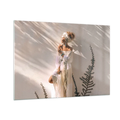 Cuadro sobre vidrio - Impresiones sobre Vidrio - Una mujer con estilo boho sobre el fondo de una pared clara y sombras de plantas. - 100x70cm - El sol y la joven - Decoración de pared moderna para salón y dormitorio ARTTOR