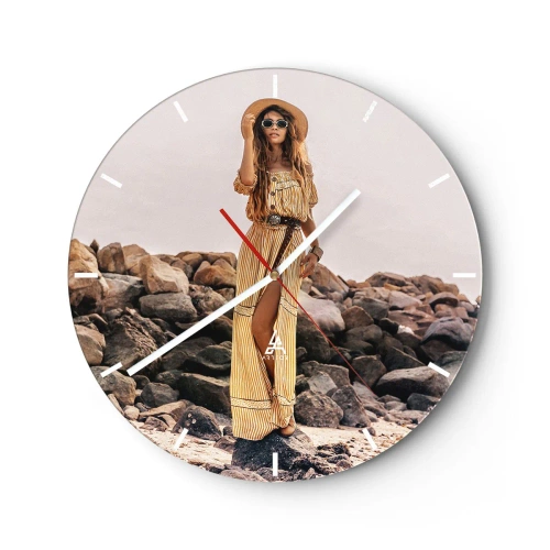 Reloj de pared - Reloj de vidrio - Mujer elegante con un vestido de verano sobre un fondo de piedras. - 30x30cm - La magia de las piedras - Decoración de pared moderna para salón, cocina y dormitorio ARTTOR