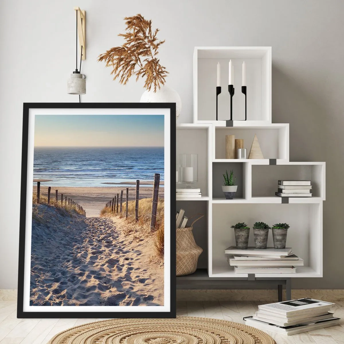 Póster en marco negro - Camino a través de las dunas que conduce a la playa al atardecer - 50x70cm - El sonido del mar, el canto de los pájaros, una playa virgen entre las dunas... - Decoración de pared moderna para salón y dormitorio ARTTOR