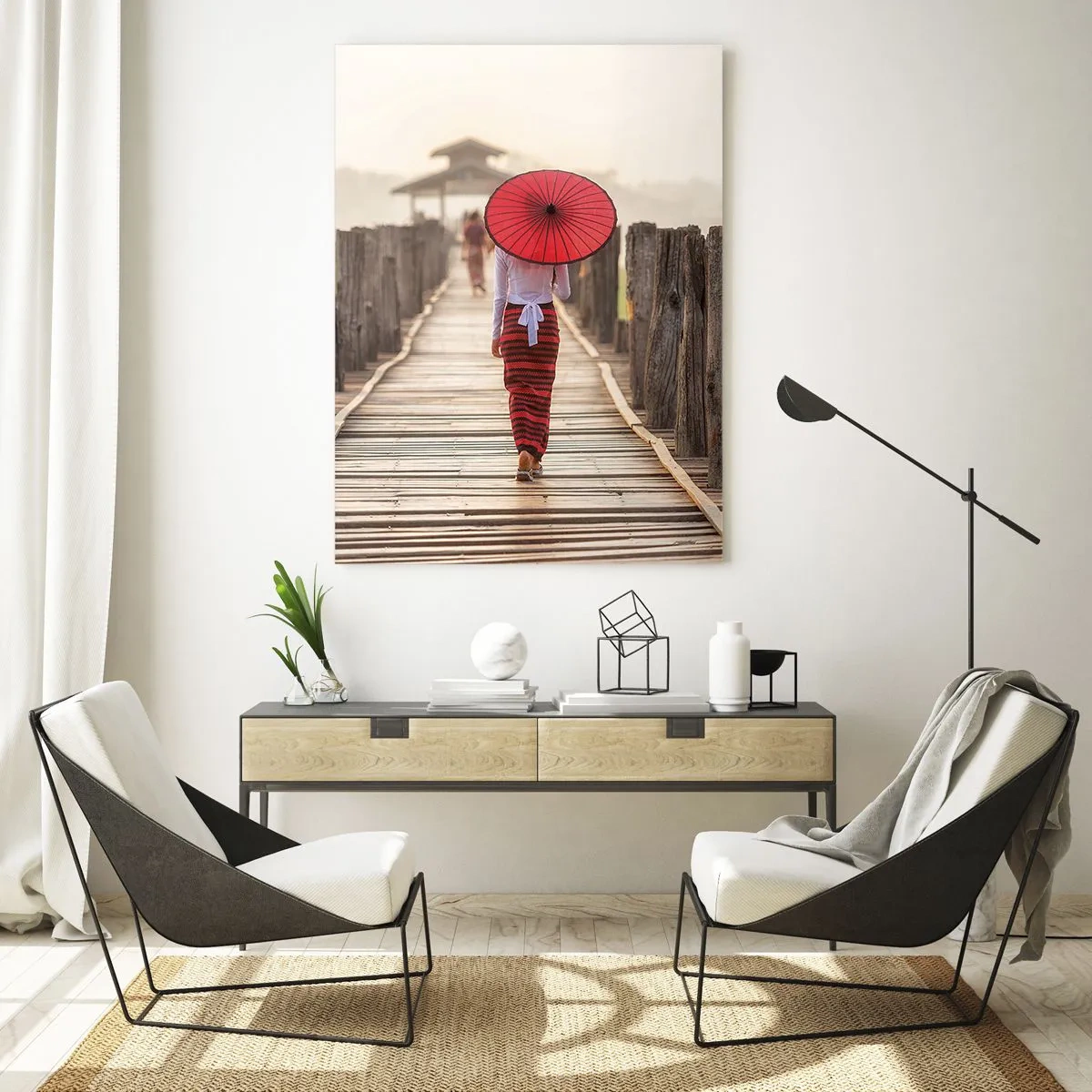 Cuadro sobre vidrio - Impresiones sobre Vidrio - Una mujer con un paraguas rojo en un puente de madera. - 70x100cm - En un viejo puente - Decoración de pared moderna para salón y dormitorio ARTTOR