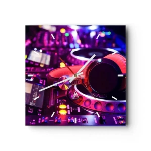 Reloj de pared - Reloj de vidrio - Auriculares de DJ en una consola con iluminación de neón. - 30x30cm - Antes de que comience la diversión - Decoración de pared moderna para salón y dormitorio ARTTOR