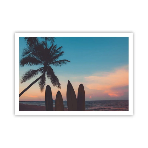 Póster - Tablas de surf con una palmera y una puesta de sol como telón de fondo - 100x70cm - Mañana también disfrutaremos - Decoración de pared moderna para salón y dormitorio ARTTOR
