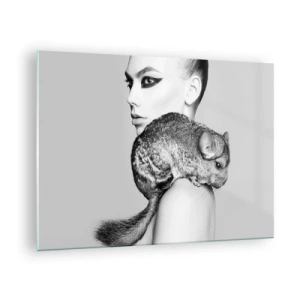 Cuadro sobre vidrio - Impresiones sobre Vidrio - Retrato de una mujer con una chinchilla en blanco y negro - 70x50cm - Dama con chinchilla - Decoración de pared moderna para salón y dormitorio ARTTOR