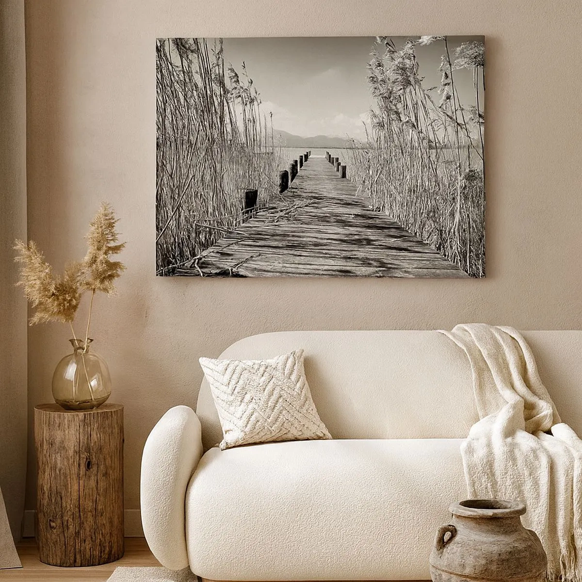 Cuadro sobre lienzo - Impresión de Imagen - Un embarcadero de madera entre hierbas altas sobre un lago de tonos sepia. - 70x50cm - En la quietud de los juncos - Decoración de pared moderna para salón y dormitorio ARTTOR
