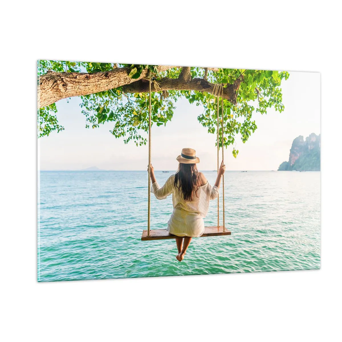 Cuadro sobre vidrio - Impresiones sobre Vidrio - Mujer en un columpio junto al mar en un entorno tropical - 120x80cm - La vida es bella - Decoración de pared moderna para salón y dormitorio ARTTOR