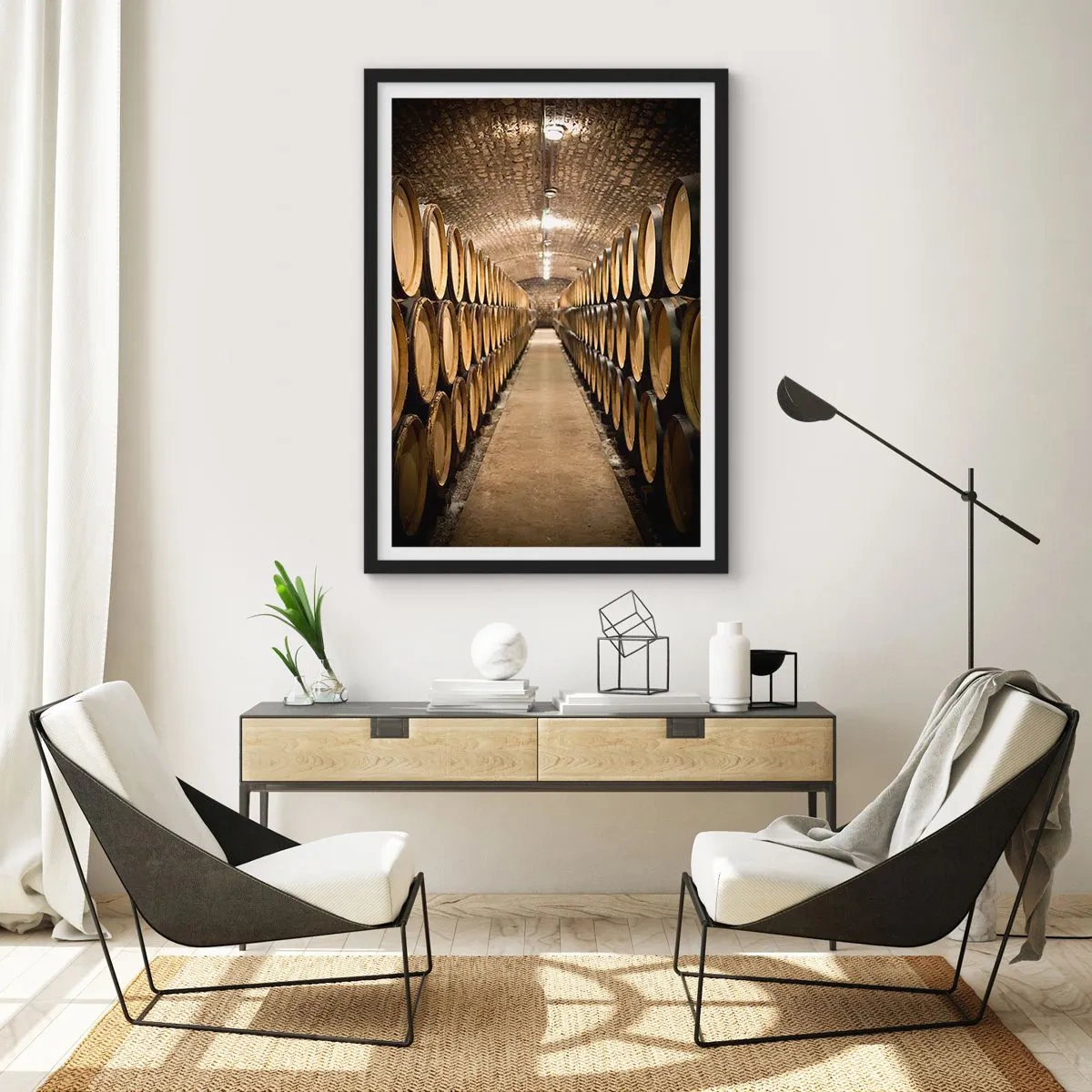 Póster en marco negro - Una bodega llena de barriles de vino - 50x70cm - En una bóveda de ladrillo - Decoración de pared moderna para salón y dormitorio ARTTOR