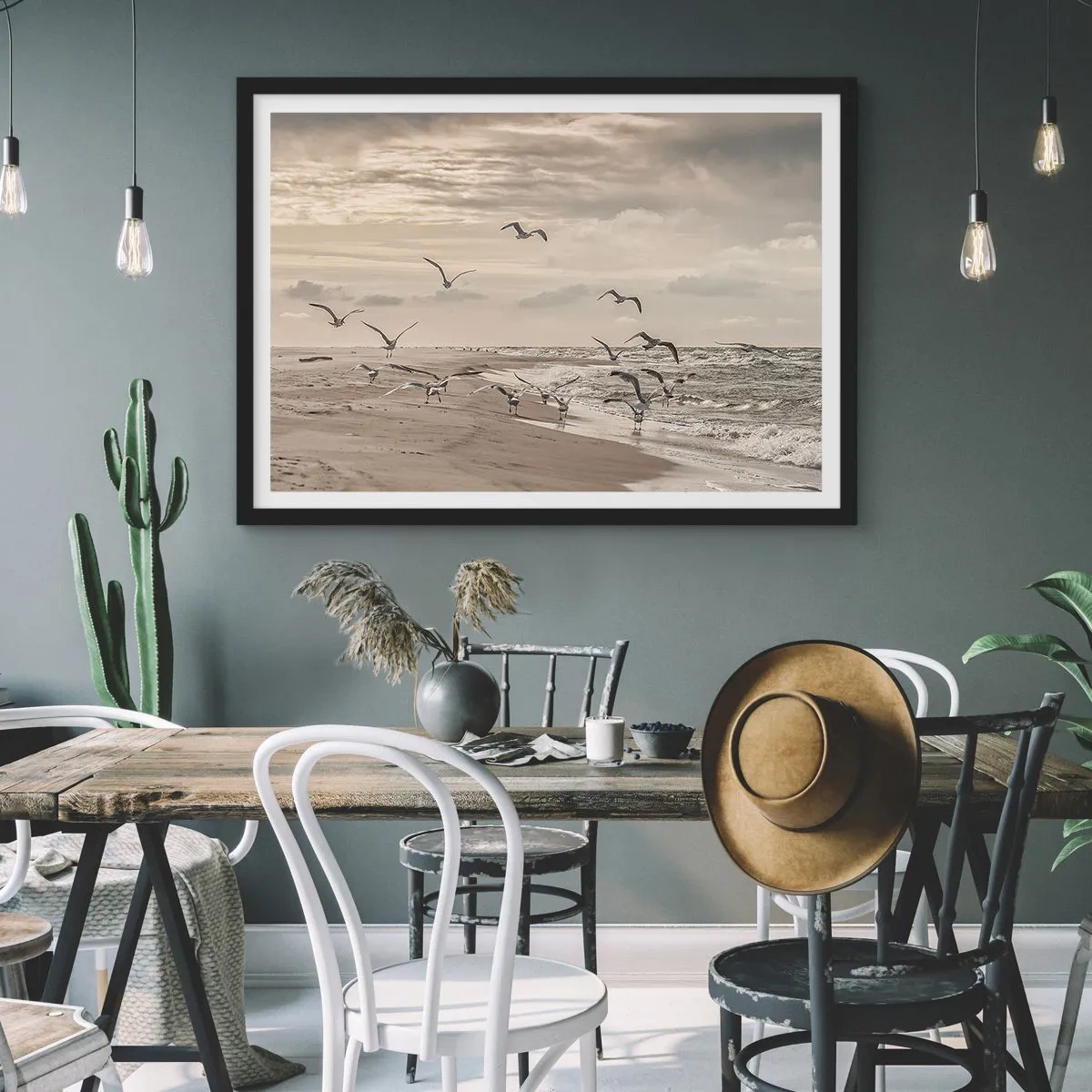 Póster en marco negro - Una gaviota en vuelo sobre un paisaje costero - 100x70cm - El sonido del mar, el canto de los pájaros - Decoración de pared moderna para salón y dormitorio ARTTOR