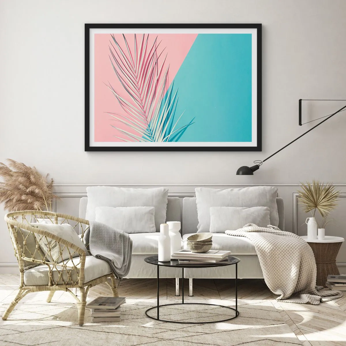 Póster en marco negro - Hoja tropical sobre un fondo de tonos pastel de rosa y azul. - 100x70cm - Impresión tropical - Decoración de pared moderna para salón y dormitorio ARTTOR
