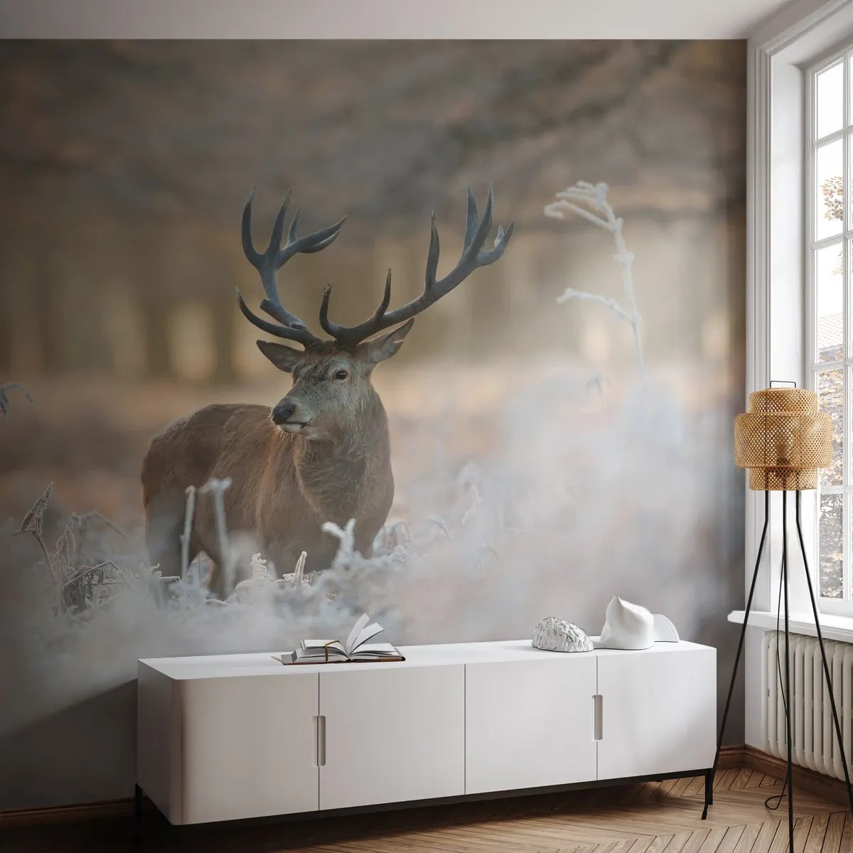 Fotomural Premium Sand - Un ciervo majestuoso en un bosque invernal rodeado de vegetación helada. - 100x70cm - Una mañana fresca - Decoración de pared moderna para salón y dormitorio ARTTOR
