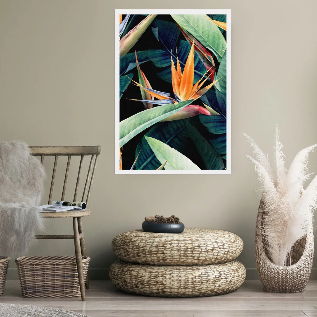 Póster - Flor exótica de strelitzia sobre un fondo oscuro. - 50x70cm - Flores de llamas de los trópicos - Decoración de pared moderna para salón y dormitorio ARTTOR