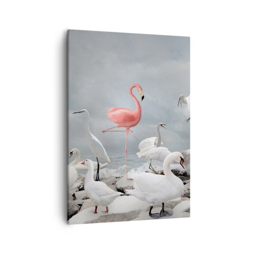 Cuadro sobre lienzo - Impresión de Imagen - Un flamenco rosado entre cisnes blancos con el fondo de un lago. - 50x70cm - ¿De dónde vengo? - Decoración de pared moderna para salón y dormitorio ARTTOR