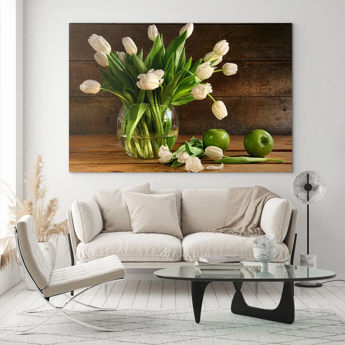 Cuadro sobre vidrio - Impresiones sobre Vidrio - Un jarrón de tulipanes blancos y manzanas verdes sobre una mesa de madera. - 120x80cm - Jugoso y fresco en verde y blanco - Decoración de pared moderna para salón y dormitorio ARTTOR