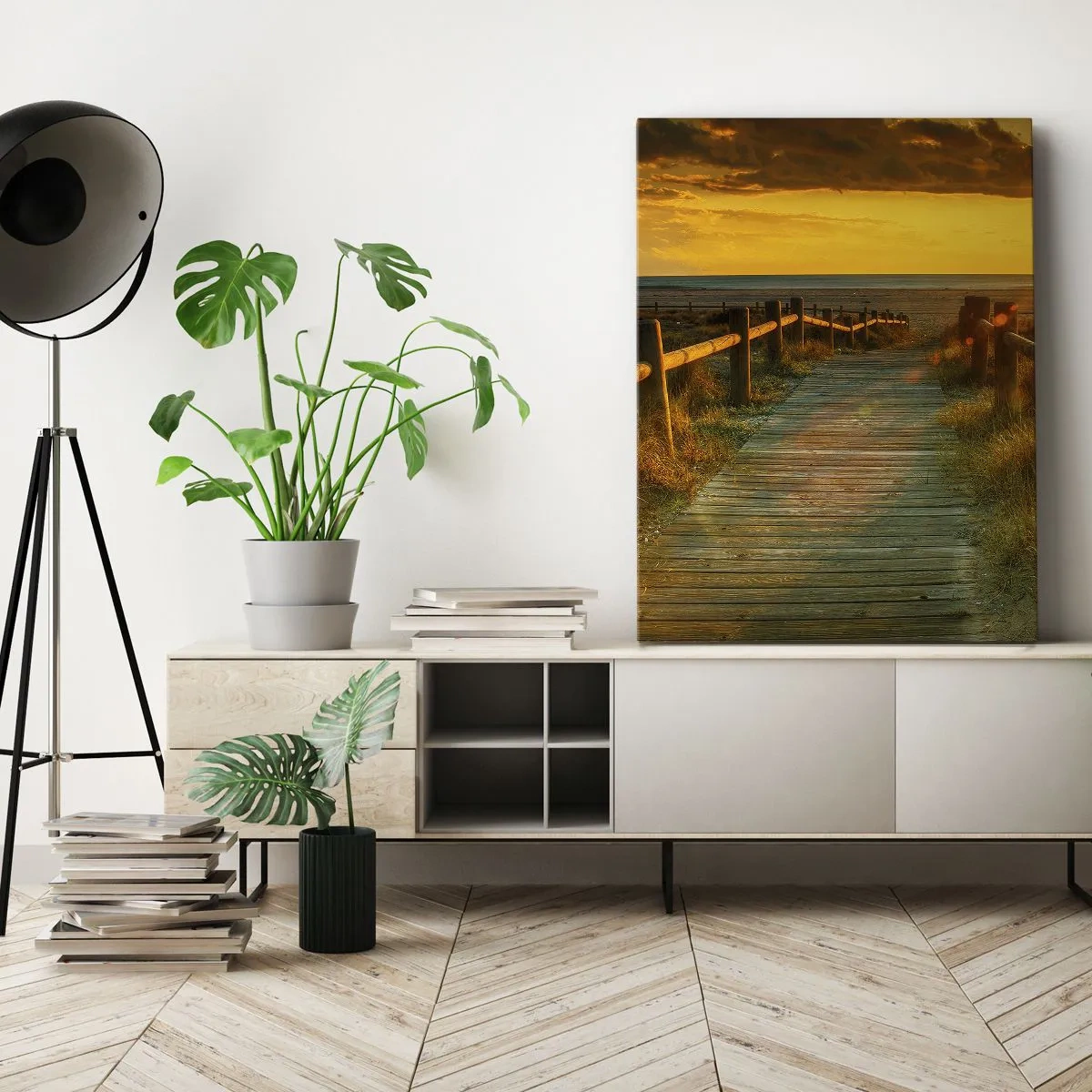 Cuadro sobre lienzo - Impresión de Imagen - Un camino de madera que conduce a la playa bajo el resplandor del sol poniente. - 80x120cm - Bañado en oro viejo - Decoración de pared moderna para salón y dormitorio ARTTOR