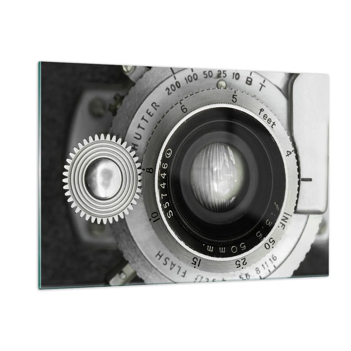 Cuadro sobre vidrio - Impresiones sobre Vidrio - Un primer plano de una lente de cámara antigua, llena de nostalgia y atmósfera vintage. - 120x80cm - Una historia de Hollywood - Decoración de pared moderna para salón y dormitorio ARTTOR