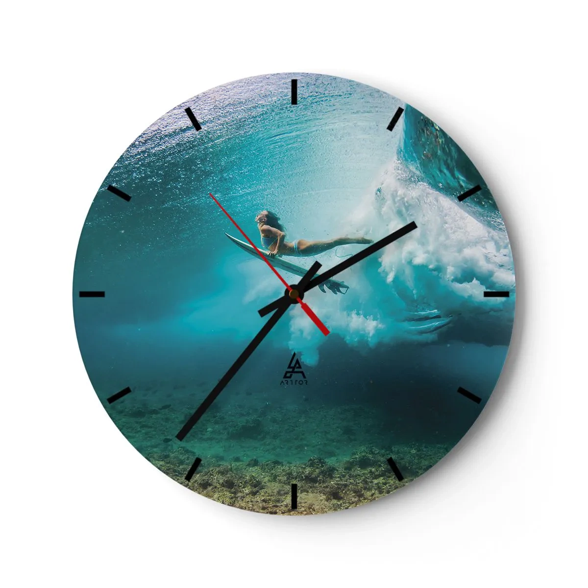 Reloj de pared - Reloj de vidrio - Un surfista montando una ola en aguas cristalinas. - 30x30cm - Mundo submarino - Decoración de pared moderna para salón, cocina y dormitorio ARTTOR