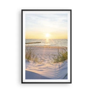 Póster en marco negro - El sonido del mar, el canto de los pájaros, una playa virgen entre las dunas... - 61x91 cm