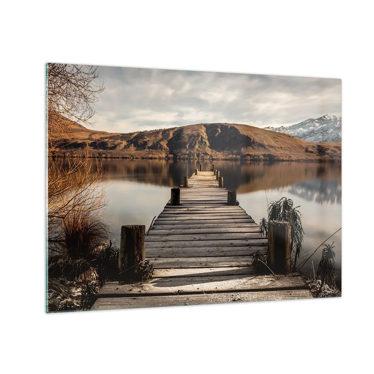 Cuadro sobre vidrio - Impresiones sobre Vidrio - Un embarcadero de madera sobre un lago con vistas a las montañas al fondo. - 70x50cm - Un paisaje en silencio - Decoración de pared moderna para salón y dormitorio ARTTOR
