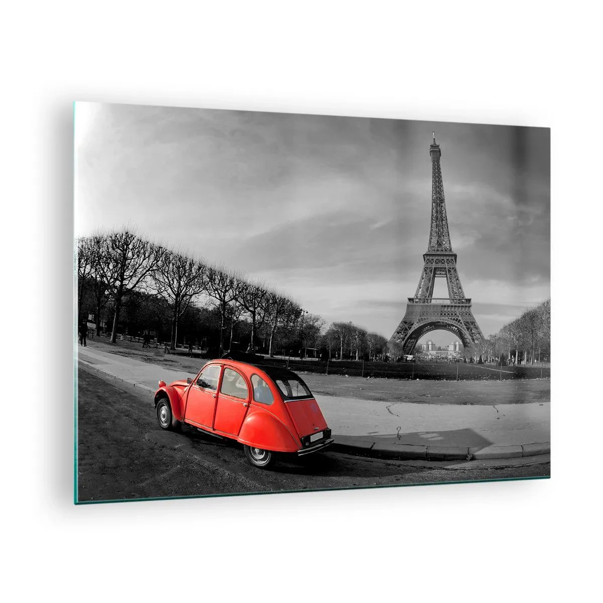 Cuadro sobre vidrio - Impresiones sobre Vidrio - Un coche rojo con la Torre Eiffel al fondo en un entorno en blanco y negro. - 70x50cm - Más parisino que el propio París - Decoración de pared moderna para salón y dormitorio ARTTOR