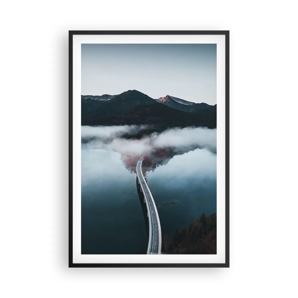 Póster en marco negro - Sobre el agua lisa como un espejo - 61x91 cm