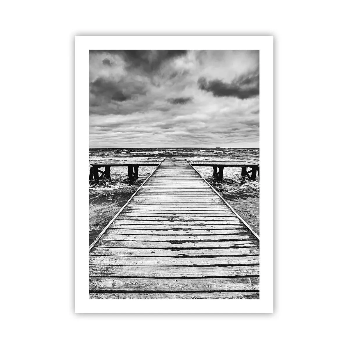 Póster - Un muelle de madera en blanco y negro sobre un mar tempestuoso. - 50x70cm - Estoy esperando que sople el viento... - Decoración de pared moderna para salón y dormitorio ARTTOR