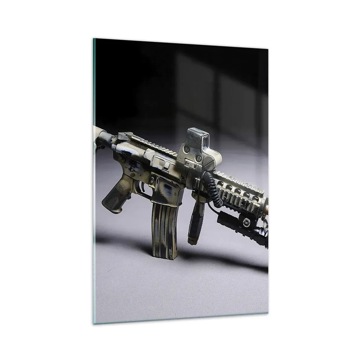Cuadro sobre vidrio - Impresiones sobre Vidrio - Arma moderna en color camuflaje sobre fondo oscuro. - 80x120cm - Siempre amenazante - Decoración de pared moderna para salón y dormitorio ARTTOR