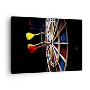 Cuadro sobre lienzo - Impresión de Imagen - Un tablero de dardos con dardos impactados sobre un fondo negro - 70x50cm - En el blanco - Decoración de pared moderna para salón y dormitorio ARTTOR