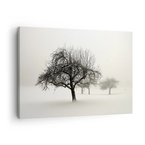 Cuadro sobre lienzo - Impresión de Imagen - Árboles en un campo cubierto de nieve rodeado de niebla. - 70x50cm - Sueño de invierno - Decoración de pared moderna para salón y dormitorio ARTTOR
