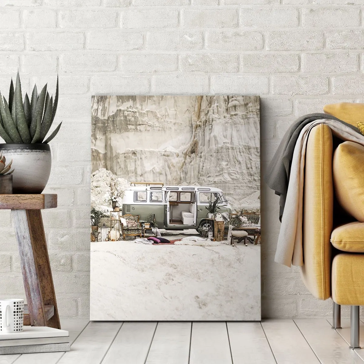 Cuadro sobre lienzo - Impresión de Imagen - Una caravana retro con diseño boho frente a un paisaje rocoso. - 50x70cm - Hora de empezar el viaje - Decoración de pared moderna para salón y dormitorio ARTTOR