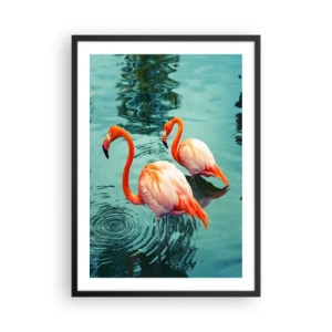 Póster en marco negro - Dos flamencos con el agua en calma como telón de fondo - 50x70cm - Estamos de moda - Decoración de pared moderna para salón y dormitorio ARTTOR