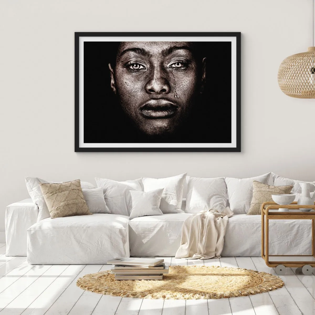 Póster en marco negro - Retrato de un rostro con una sola lágrima sobre un fondo negro - 100x70cm - Una lágrima - Decoración de pared moderna para salón y dormitorio ARTTOR