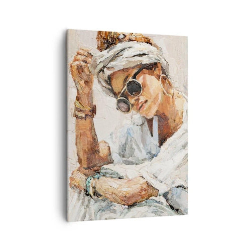 Cuadro sobre lienzo - Impresión de Imagen - Retrato de una mujer con gafas de sol contra una pared clara. - 50x70cm - Retrato a pleno sol - Decoración de pared moderna para salón y dormitorio ARTTOR