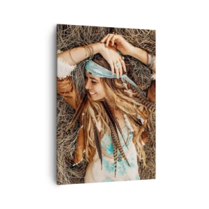Cuadro sobre lienzo - Impresión de Imagen - Mujer de estilo boho tumbada sobre el heno - 70x100cm - El verano del amor - Decoración de pared moderna para salón y dormitorio ARTTOR