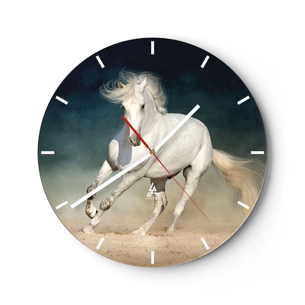 Reloj de pared - Reloj de vidrio - Un caballo blanco galopando por la arena contra un cielo oscuro. - 30x30cm - Libertad en estado puro - Decoración de pared moderna para salón, cocina y dormitorio ARTTOR