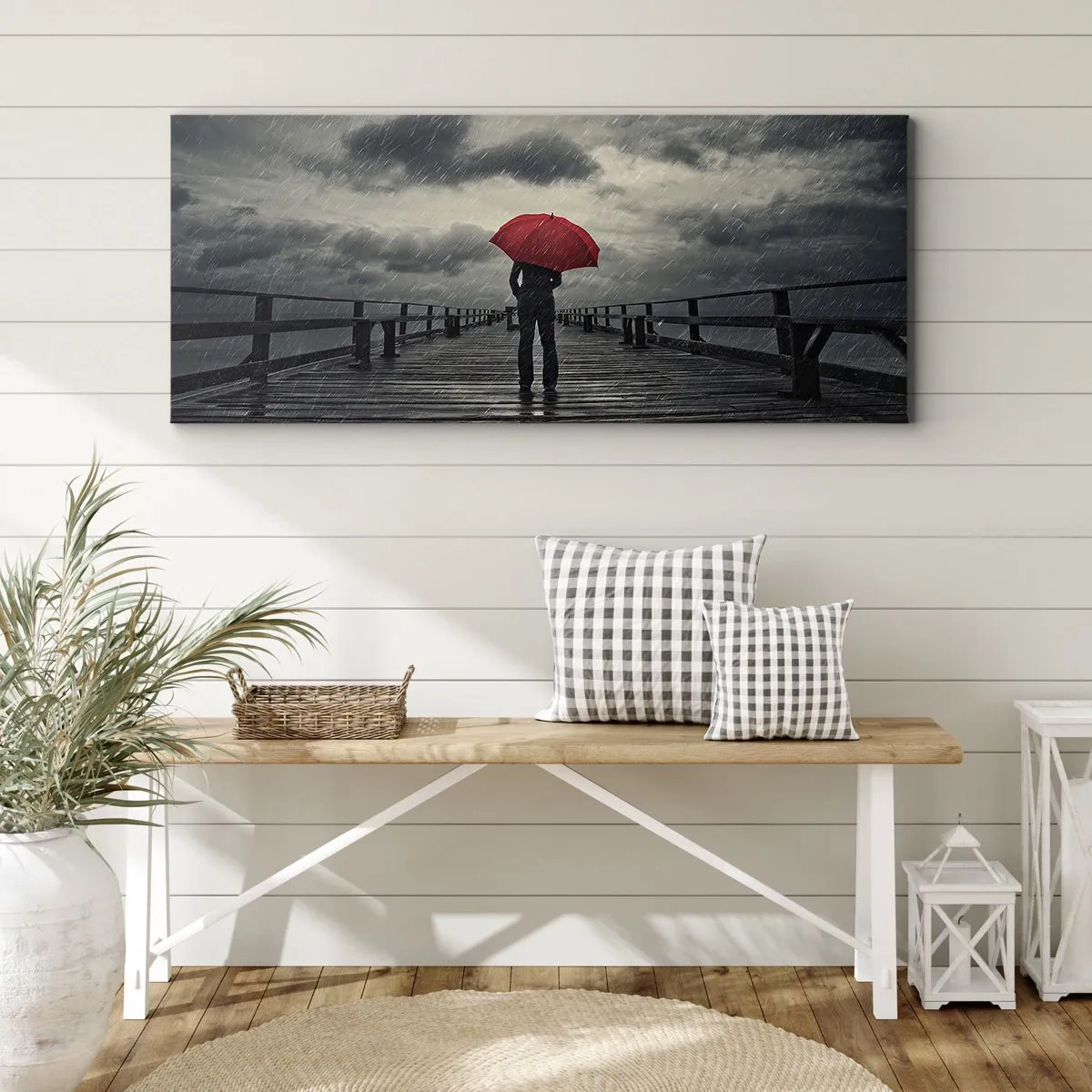 Cuadro sobre lienzo - Impresión de Imagen - Una persona con un paraguas rojo en un muelle lluvioso. - 160x50cm - No importa que llueva - Decoración de pared moderna para salón y dormitorio ARTTOR