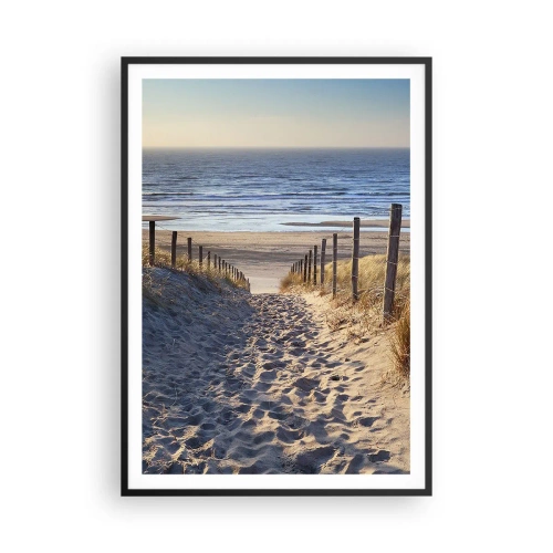 Póster en marco negro - El sonido del mar, el canto de los pájaros, una playa virgen entre las dunas... - 70x100 cm