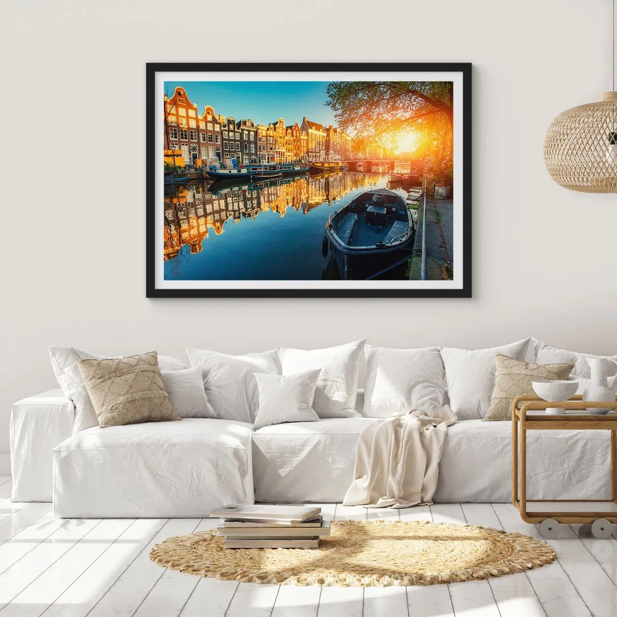 Póster en marco negro - Canal de Ámsterdam al atardecer - 100x70cm - Mañana en Ámsterdam - Decoración de pared moderna para salón y dormitorio ARTTOR