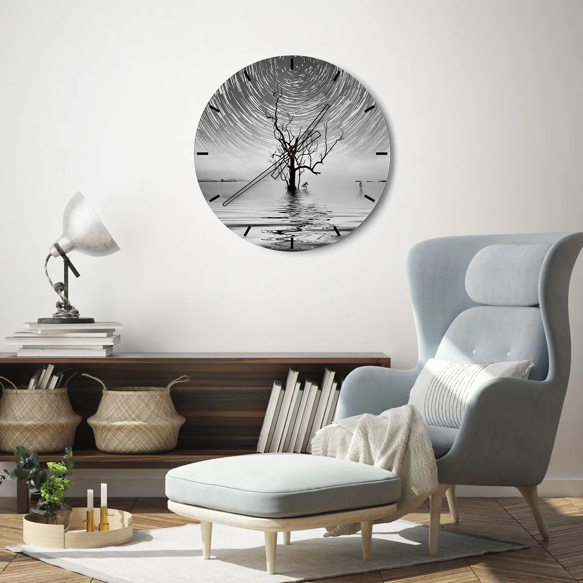 Reloj de pared - Reloj de vidrio - Paisaje en blanco y negro con un árbol en el agua y círculos de estrellas. - 30x30cm - Una sinfonía de la naturaleza - Decoración de pared moderna para salón, cocina y dormitorio ARTTOR