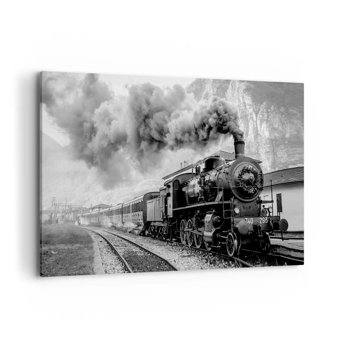Cuadro sobre lienzo - Impresión de Imagen - Una locomotora de vapor en blanco y negro contra un paisaje montañoso. - 120x80cm - Rumbo a la estación... - Decoración de pared moderna para salón y dormitorio ARTTOR