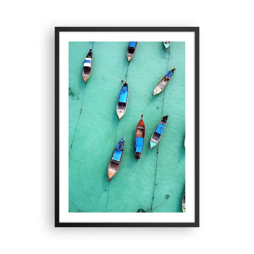 Póster en marco negro - Una vista aérea de barcos pesqueros en aguas turquesas. - 50x70cm - En alegre espera - Decoración de pared moderna para salón y dormitorio ARTTOR