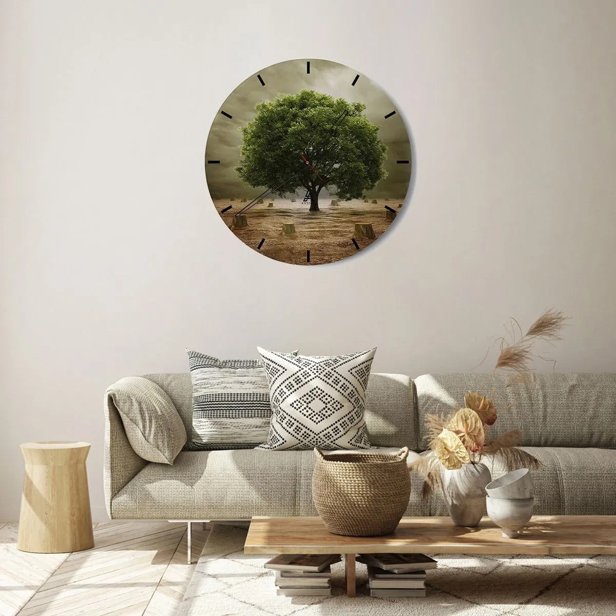 Reloj de pared - Reloj de vidrio - Un árbol rodeado de tocones contra un cielo tormentoso. - 30x30cm - La esperanza - Decoración de pared moderna para salón, cocina y dormitorio ARTTOR
